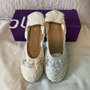 Lace Ivory Flat Shoe